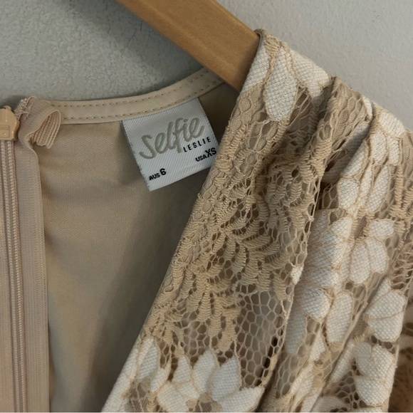 Selfie Leslie‎ Beige Flutter Sleeve Wrap V-Neck Mini Dress - Picture 7 of 7